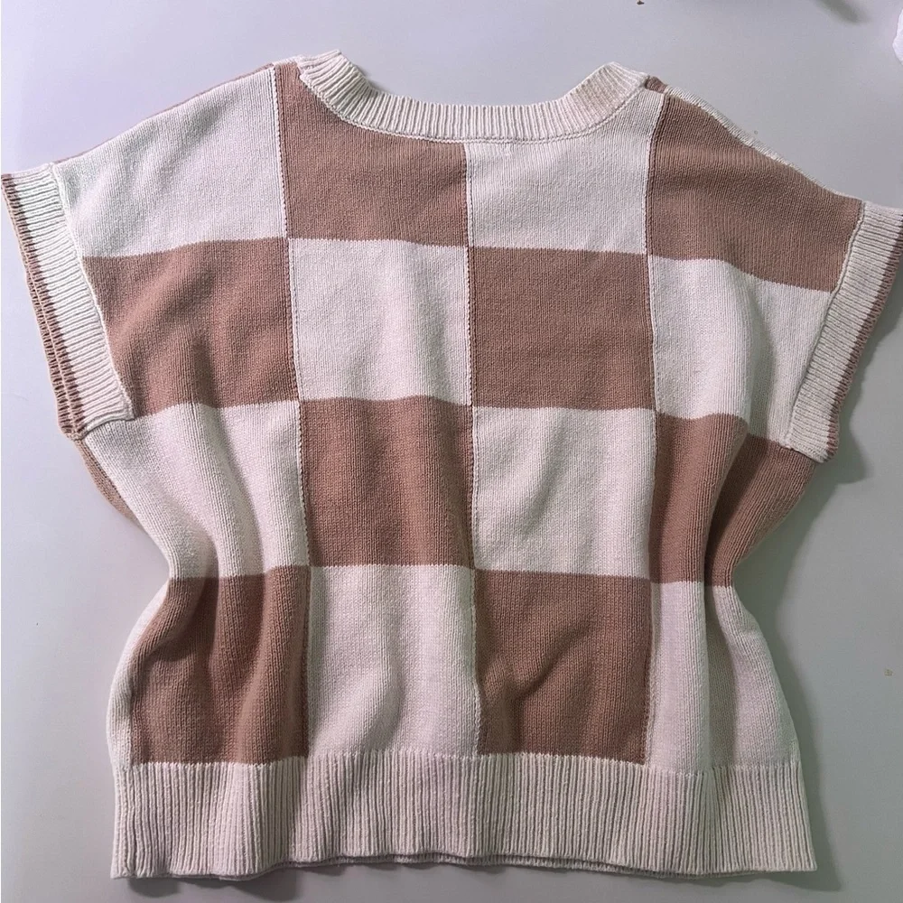 Moon&madison crew neck sleeveless color block sweater in XL.Runs small - Picture 3 of 3